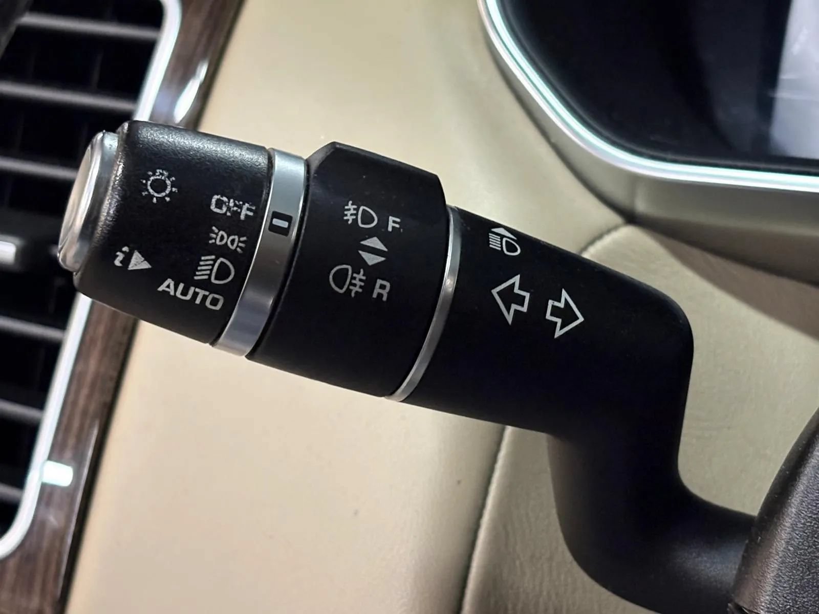 Used 2018 Land Rover Range Rover Sport Supercharged AWD/4WD image 35