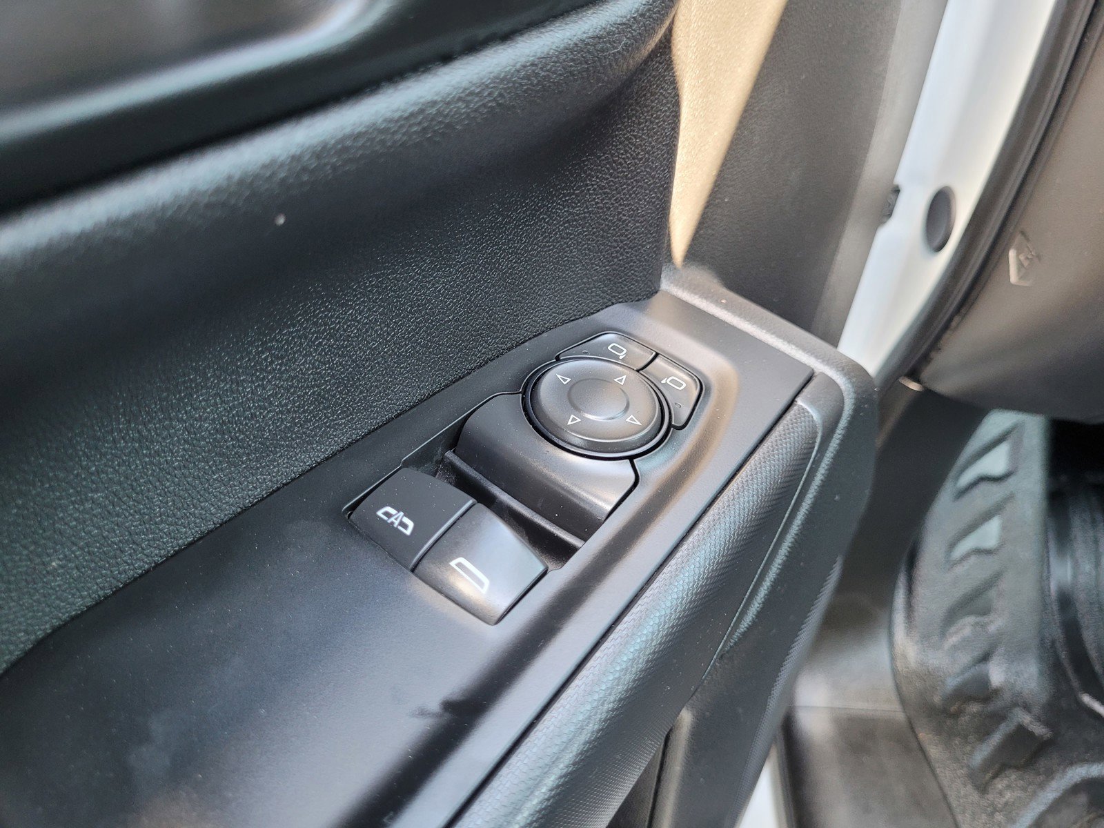 Used 2025 Chevrolet Silverado 1500 W/T image 25