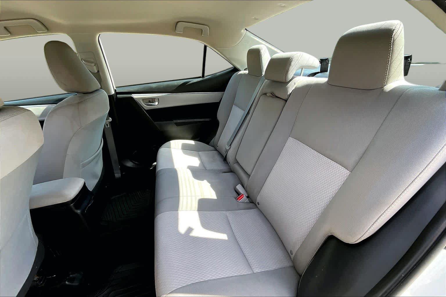 Used 2015 Toyota Corolla LE FWD image 21