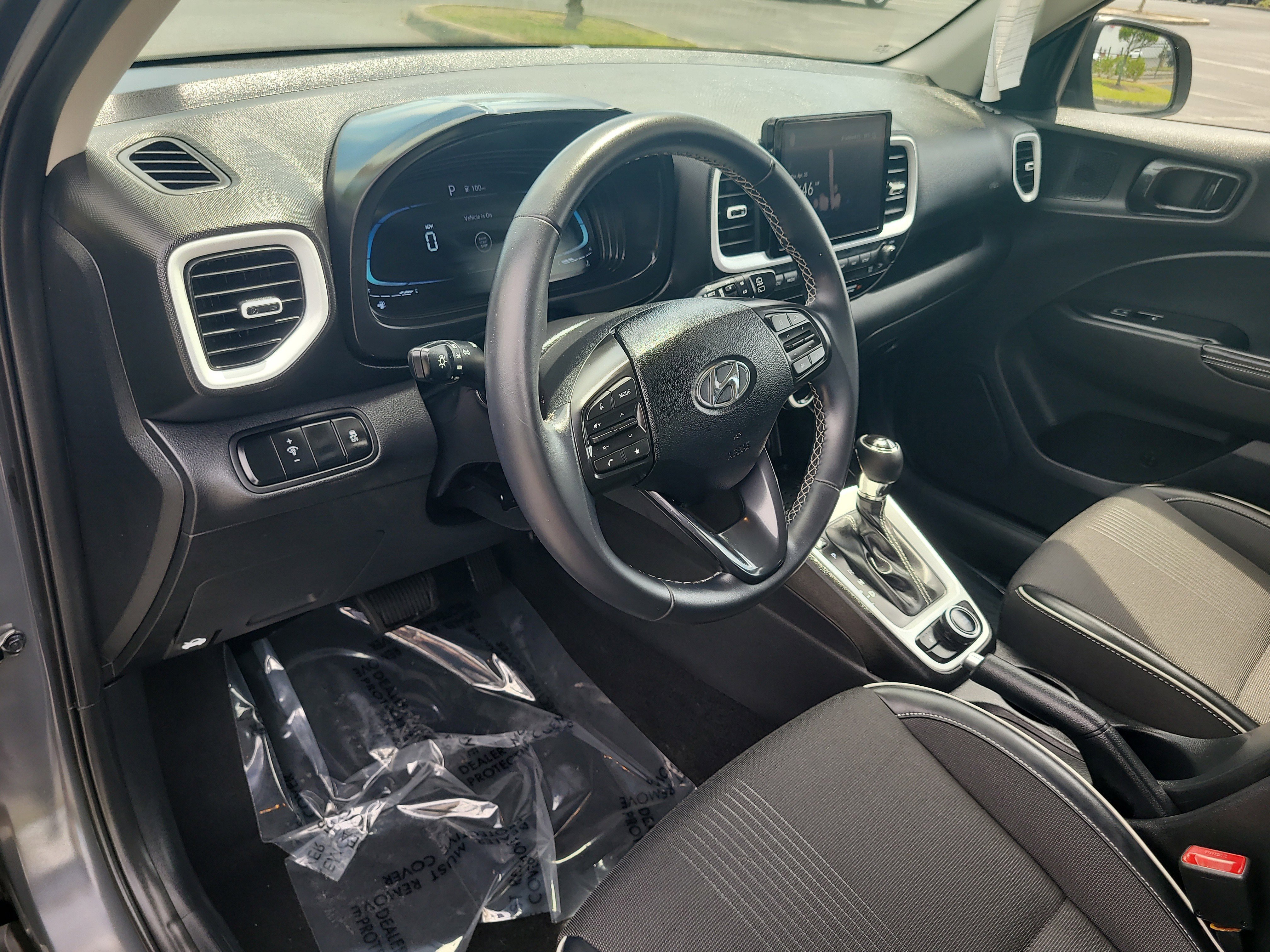 Used 2023 Hyundai Venue Limited FWD image 18