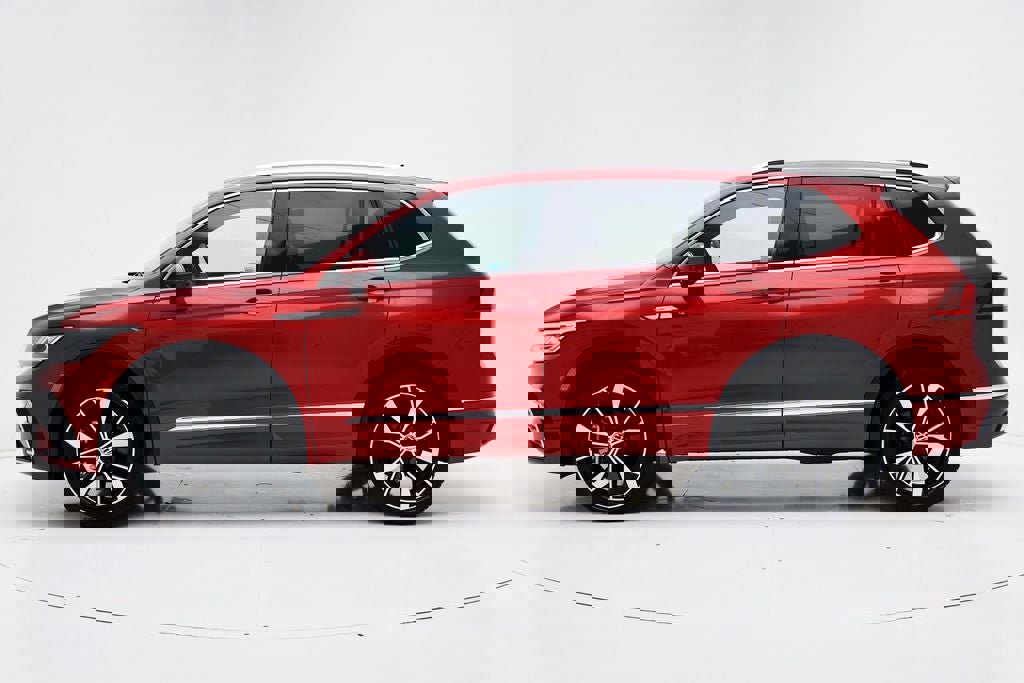 Used 2024 Volkswagen Tiguan SEL R-Line image 7