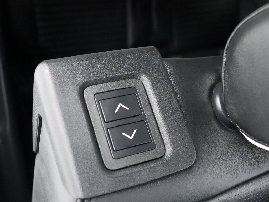 Used 2020 Land Rover Discovery HSE image 35