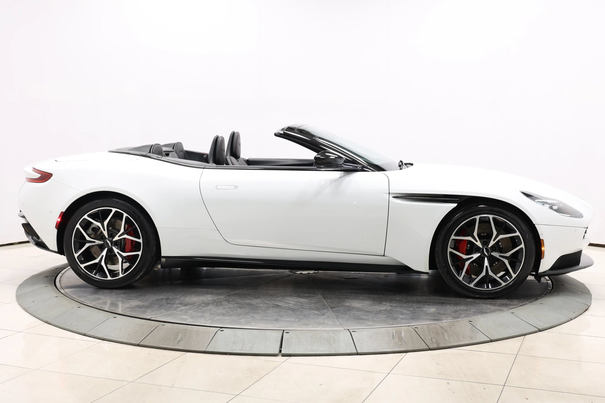 Used 2019 Aston Martin DB11 Volante RWD image 74