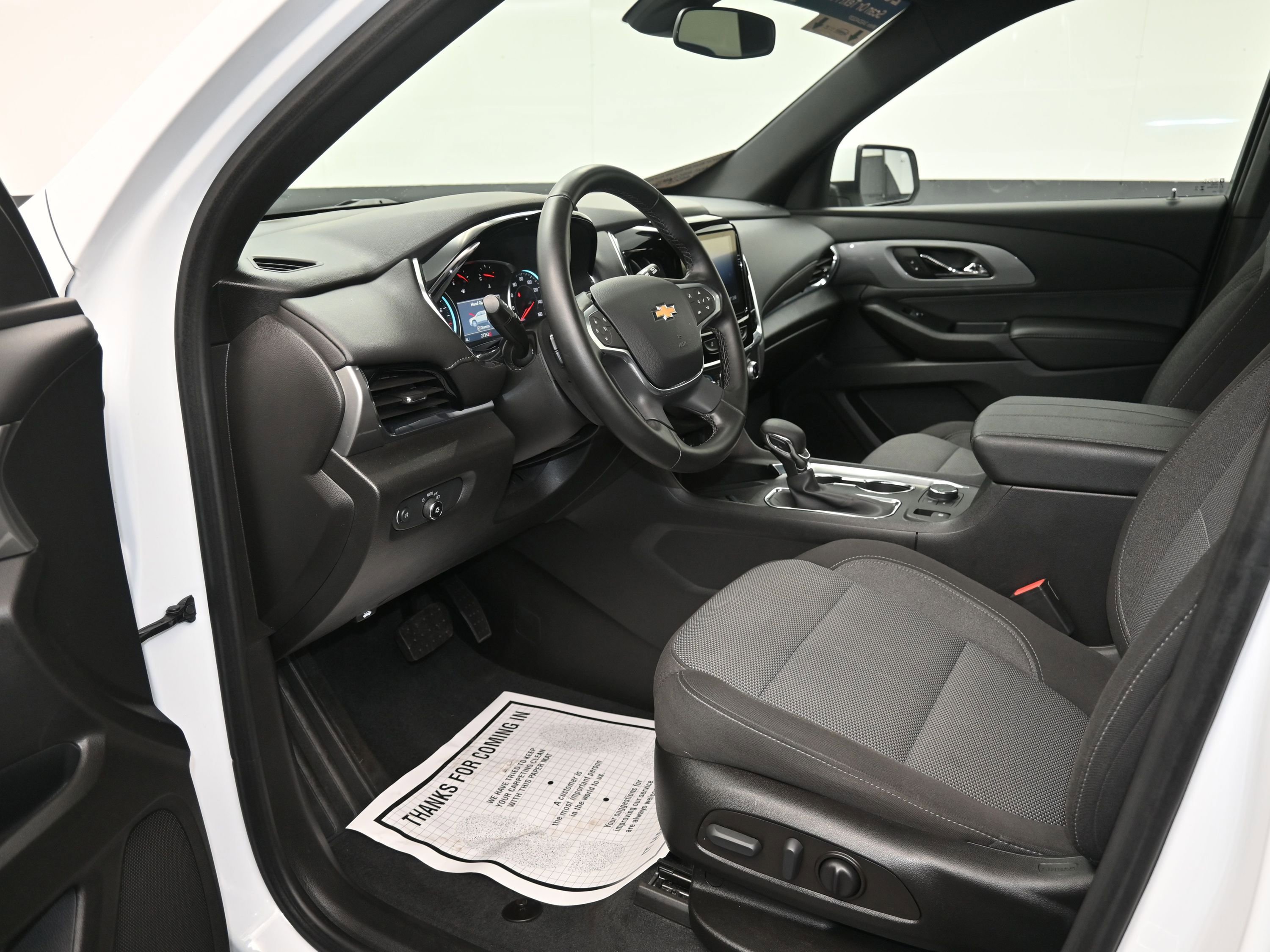 Used 2023 Chevrolet Traverse LT image 17