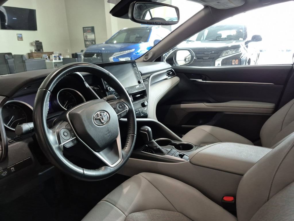 Used 2022 Toyota Camry XLE FWD image 9