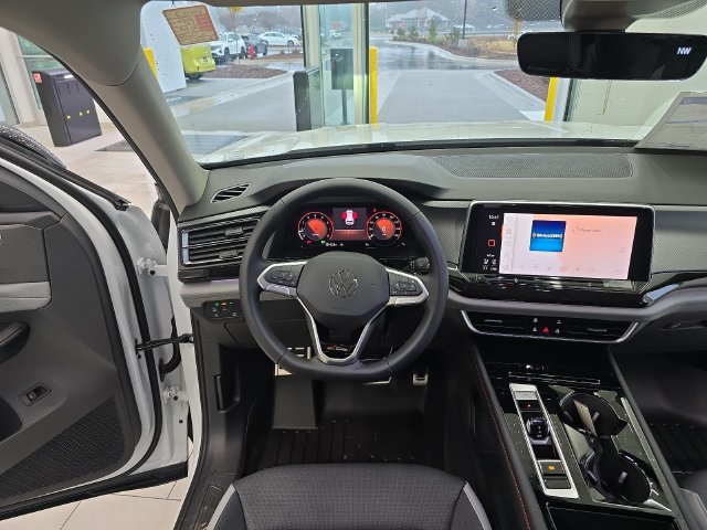 Used 2026 Volkswagen Atlas Peak Edition AWD/4WD image 12