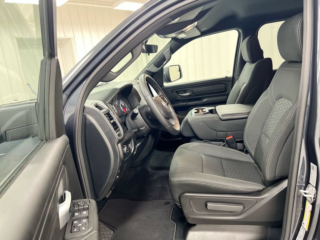 New 2026 RAM 1500 Express AWD/4WD image 19