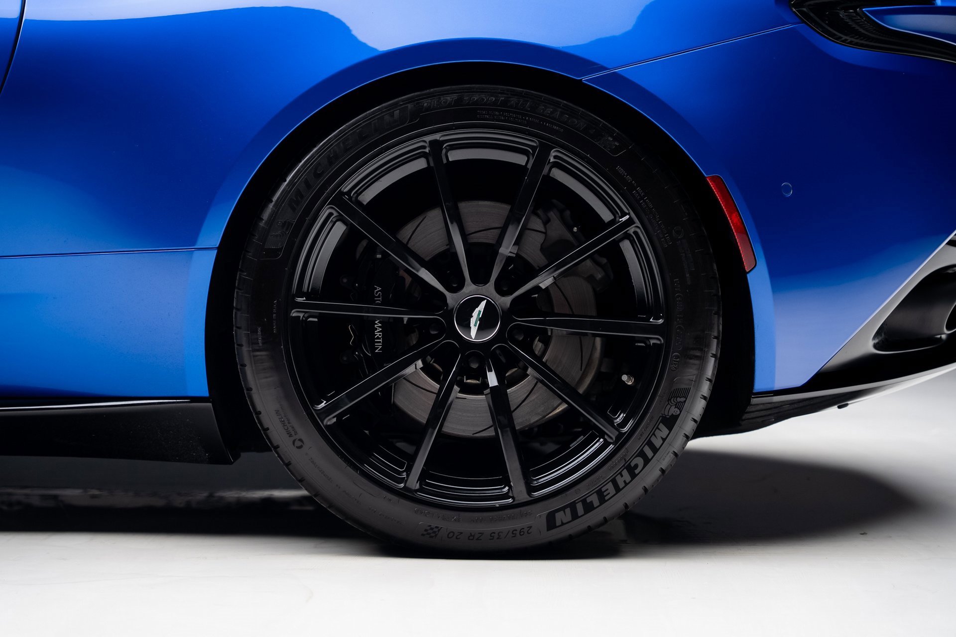 Used 2020 Aston Martin DB11 AMR image 24