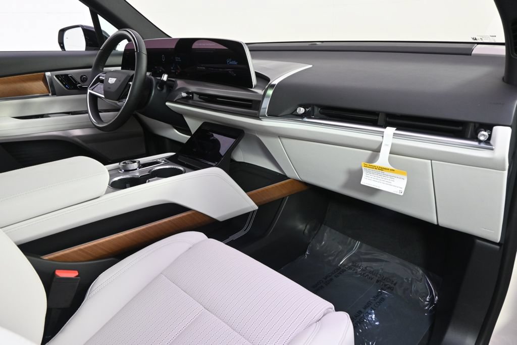 New 2027 Cadillac Vistiq Sport w/ LPO, Floor Liner Package AWD/4WD image 15