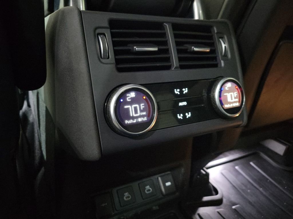 Used 2022 Land Rover Discovery HSE R-Dynamic image 23