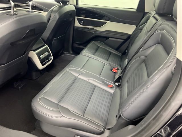 Certified 2025 Lincoln Nautilus Reserve AWD/4WD image 11