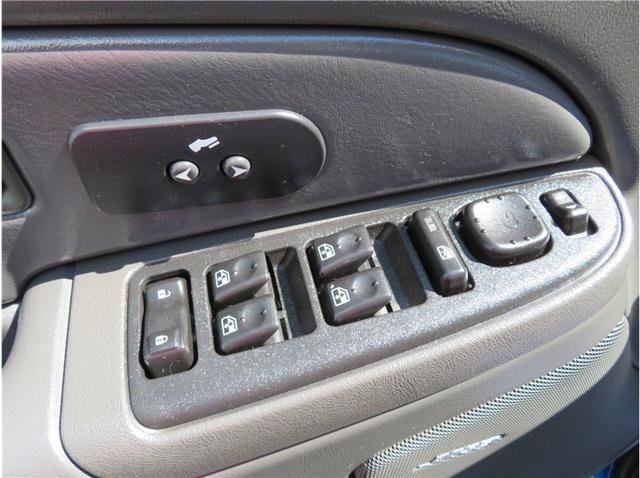Used 2003 Chevrolet Avalanche 4x4 w/ Driver Convenience Package image 12