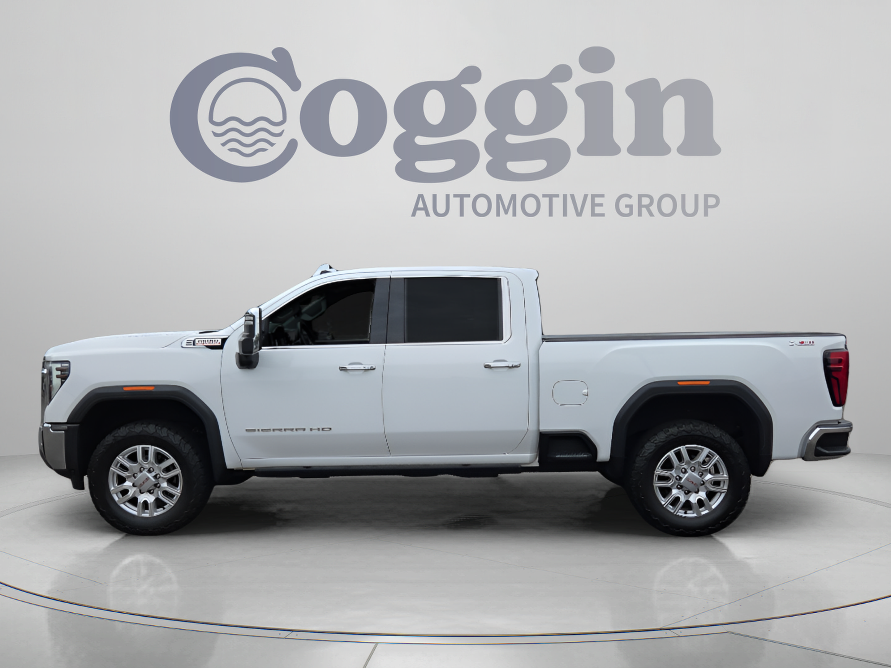 Used 2024 GMC Sierra 2500 SLT w/ SLT Premium Package AWD/4WD image 2