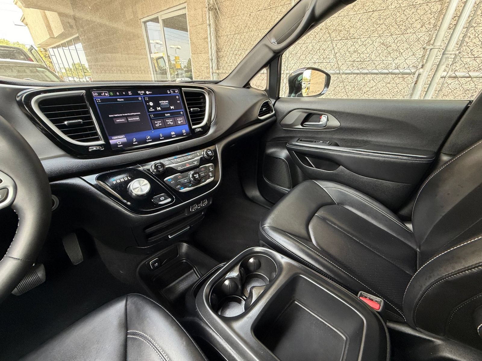 Used 2025 Chrysler Pacifica Select FWD image 33