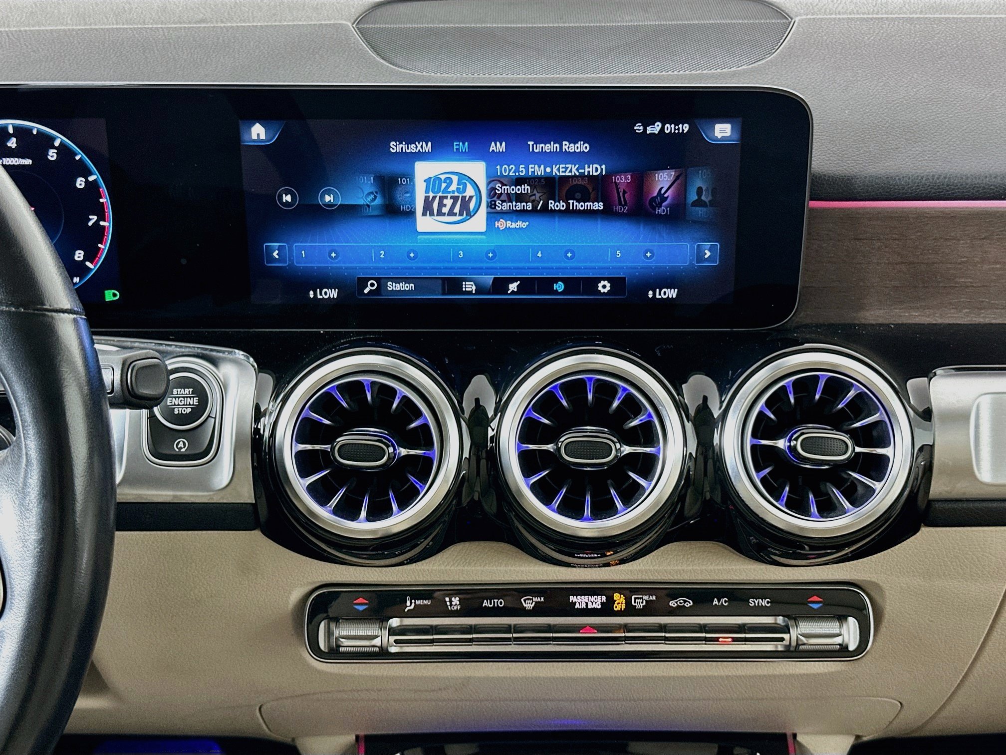 Used 2023 Mercedes-Benz GLB 250 4MATIC image 21
