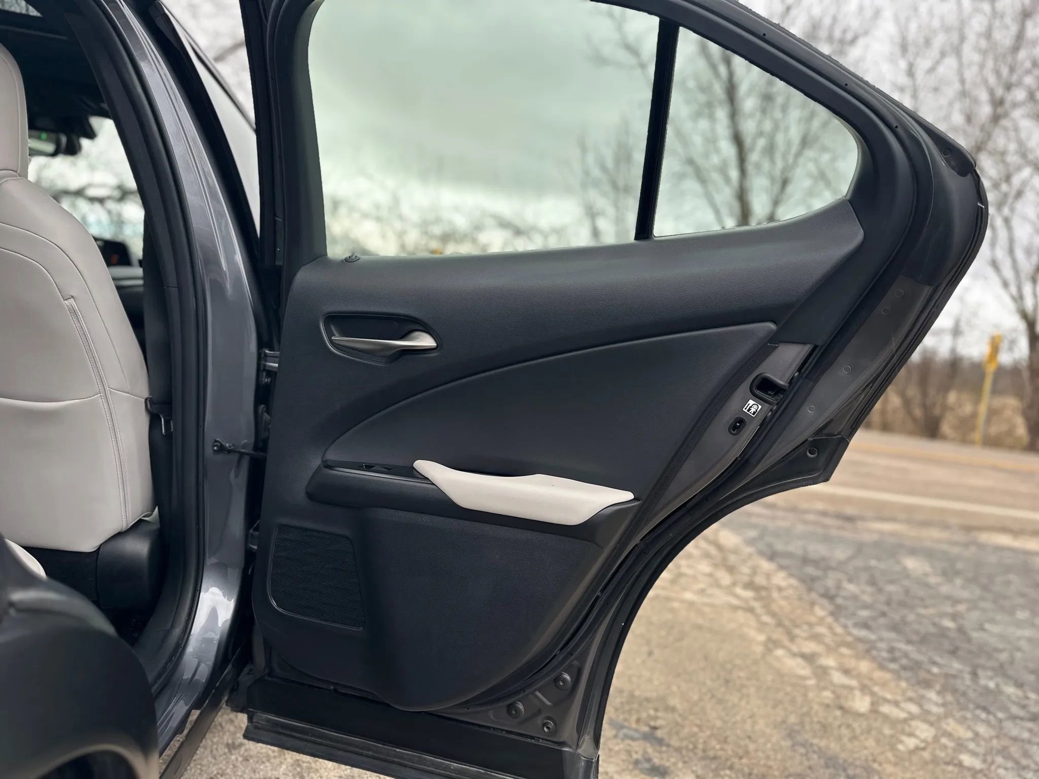 Used 2019 Lexus UX 250h 250h Luxury Sport Utility 4D image 35