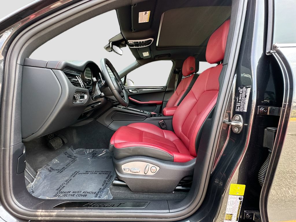 Certified 2026 Porsche Macan Turbo AWD/4WD image 5