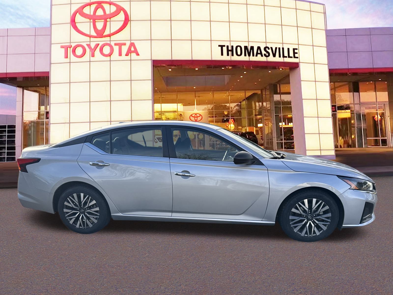 Used 2024 Nissan Altima 2.5 SV FWD image 4