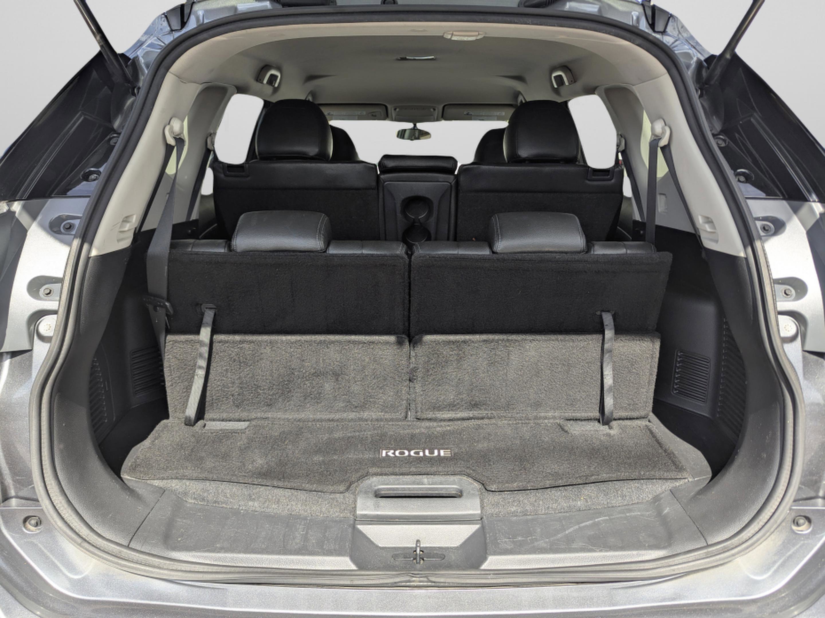 Used 2016 Nissan Rogue SV w/ SV Family Package image 9