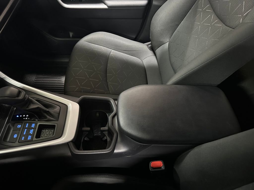 Used 2022 Toyota RAV4 XLE image 30
