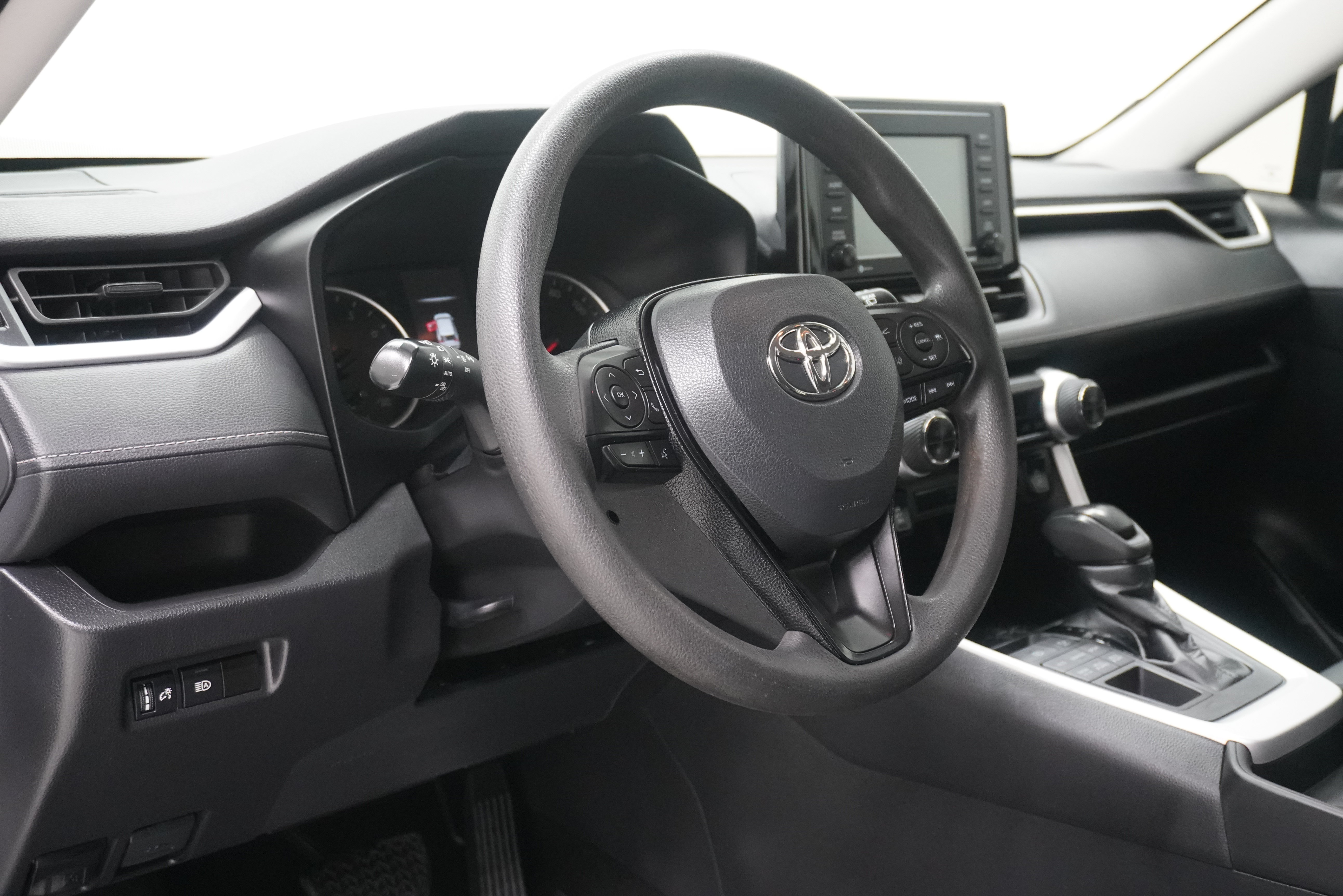 Used 2021 Toyota RAV4 XLE AWD/4WD image 8