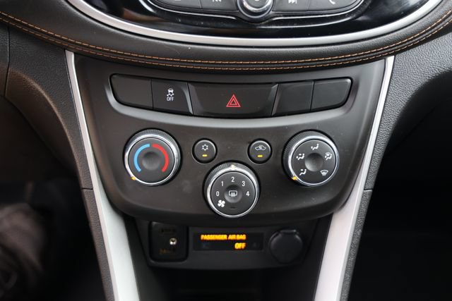 Used 2019 Chevrolet Trax LT w/ LT Convenience Package FWD image 20