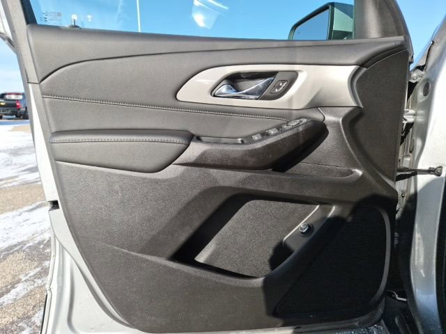 Used 2023 Chevrolet Traverse LT image 13