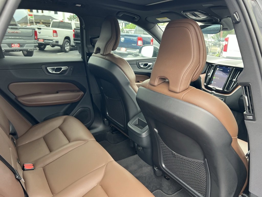 Used 2023 Volvo XC60 B5 Plus image 27