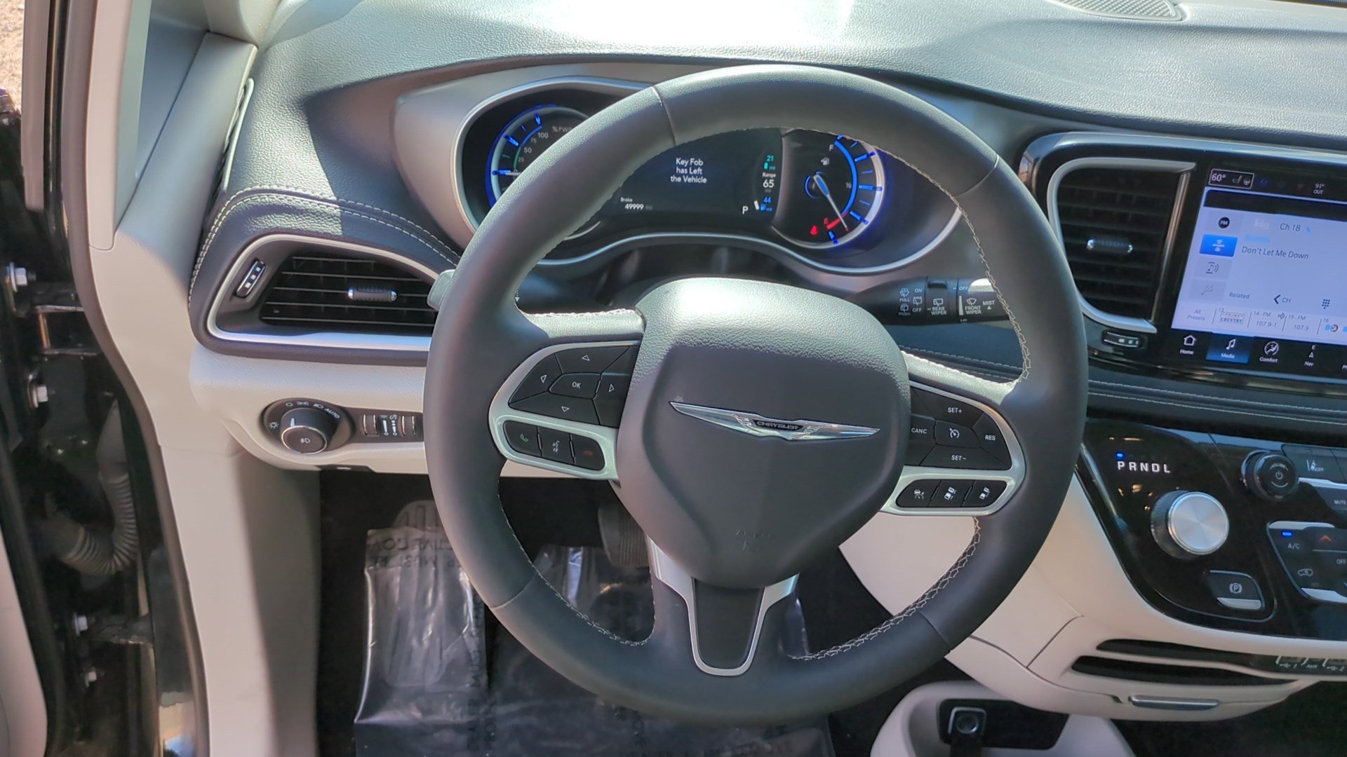 Used 2024 Chrysler Pacifica Limited FWD image 16