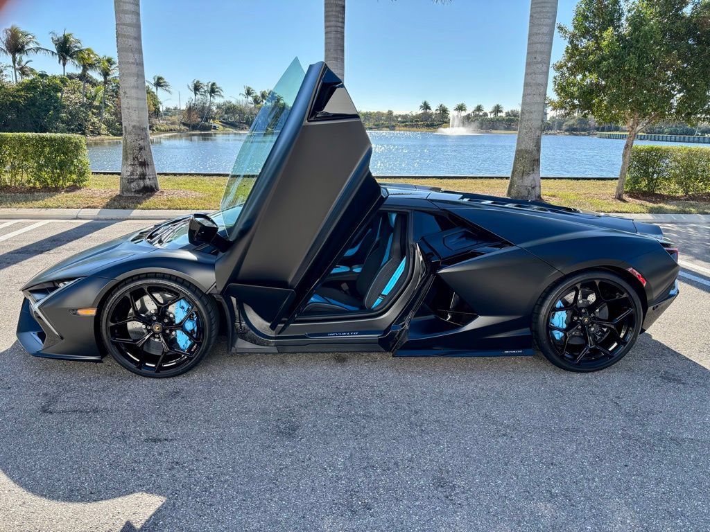 Used 2025 Lamborghini Revuelto AWD/4WD image 11