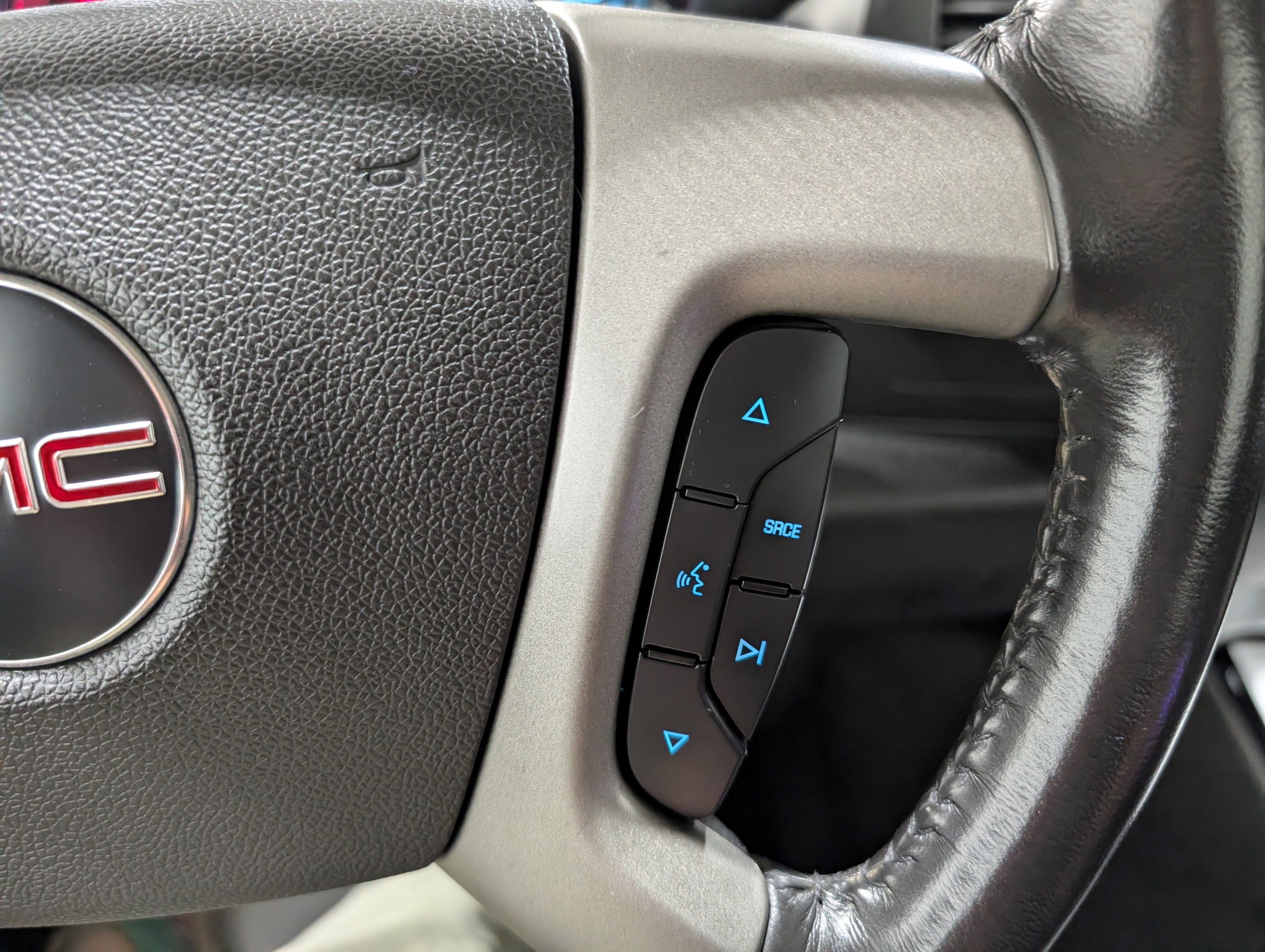 Used 2007 GMC Sierra 2500 SLE w/ Z71 Off-Road Package AWD/4WD image 25