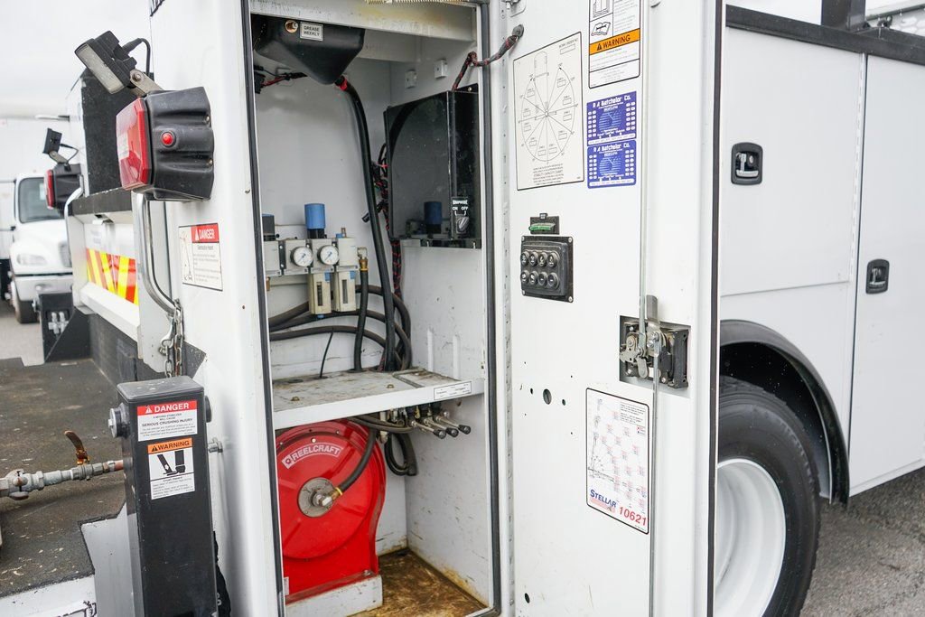 Used 2019 Ford F750 2WD Regular Cab Super Duty image 20