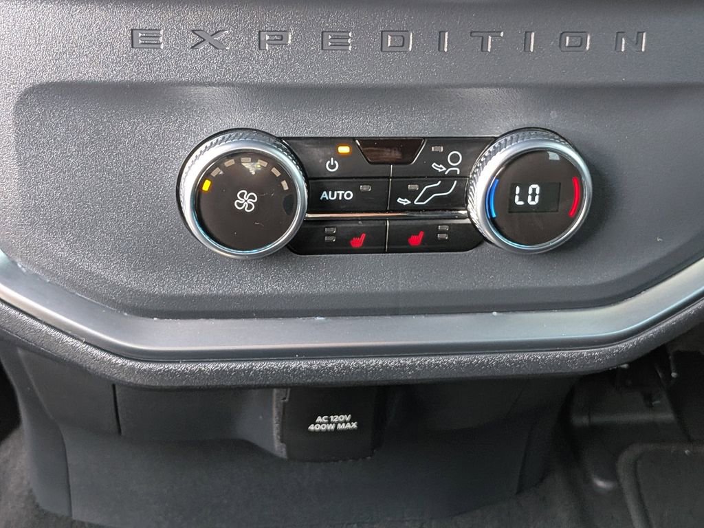 Used 2025 Ford Expedition Platinum w/ Stealth Appearance Package image 15
