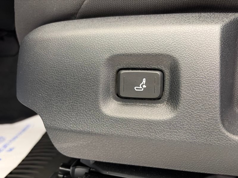 Used 2025 Toyota Tacoma SR5 AWD/4WD image 19
