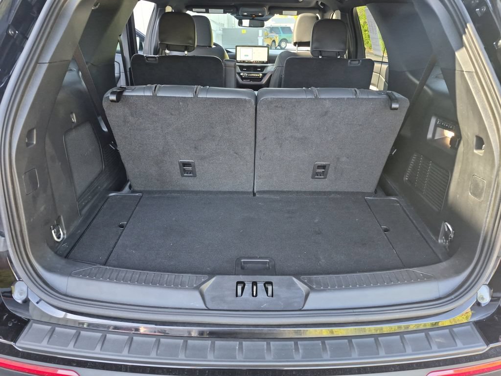 Used 2025 Ford Explorer ST w/ Sun And Sound Package AWD/4WD image 16