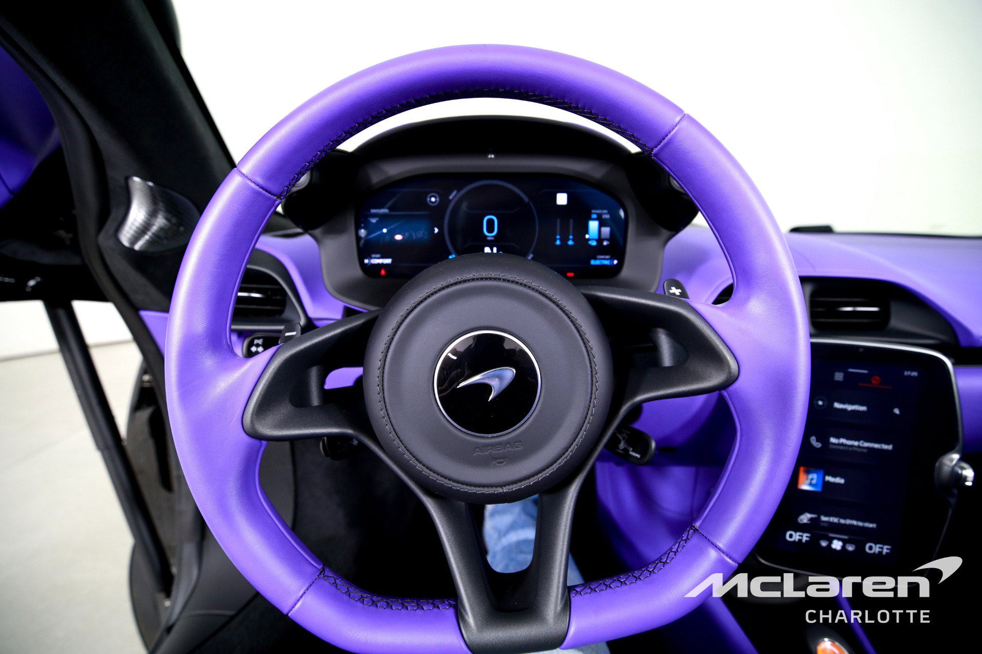 Used 2025 McLaren Artura Spider image 16