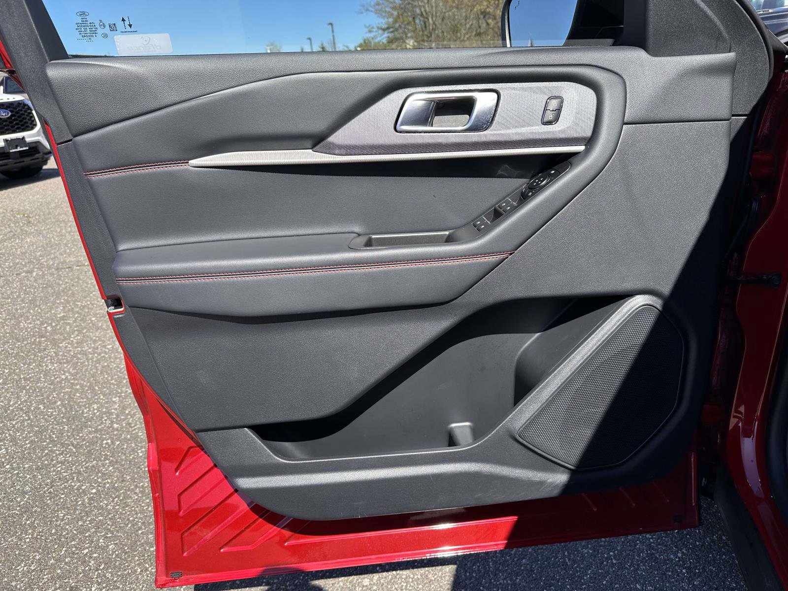 Used 2025 Ford Explorer ST-Line w/ ST-Line Street Pack AWD/4WD image 9