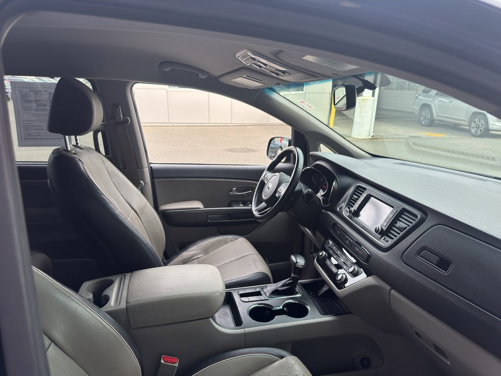 Used 2019 Kia Sedona EX image 18