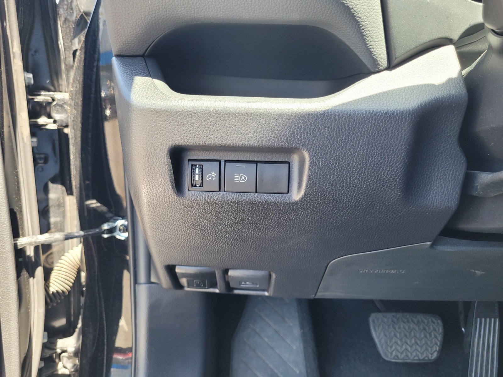 Used 2025 Toyota RAV4 XLE AWD/4WD image 25
