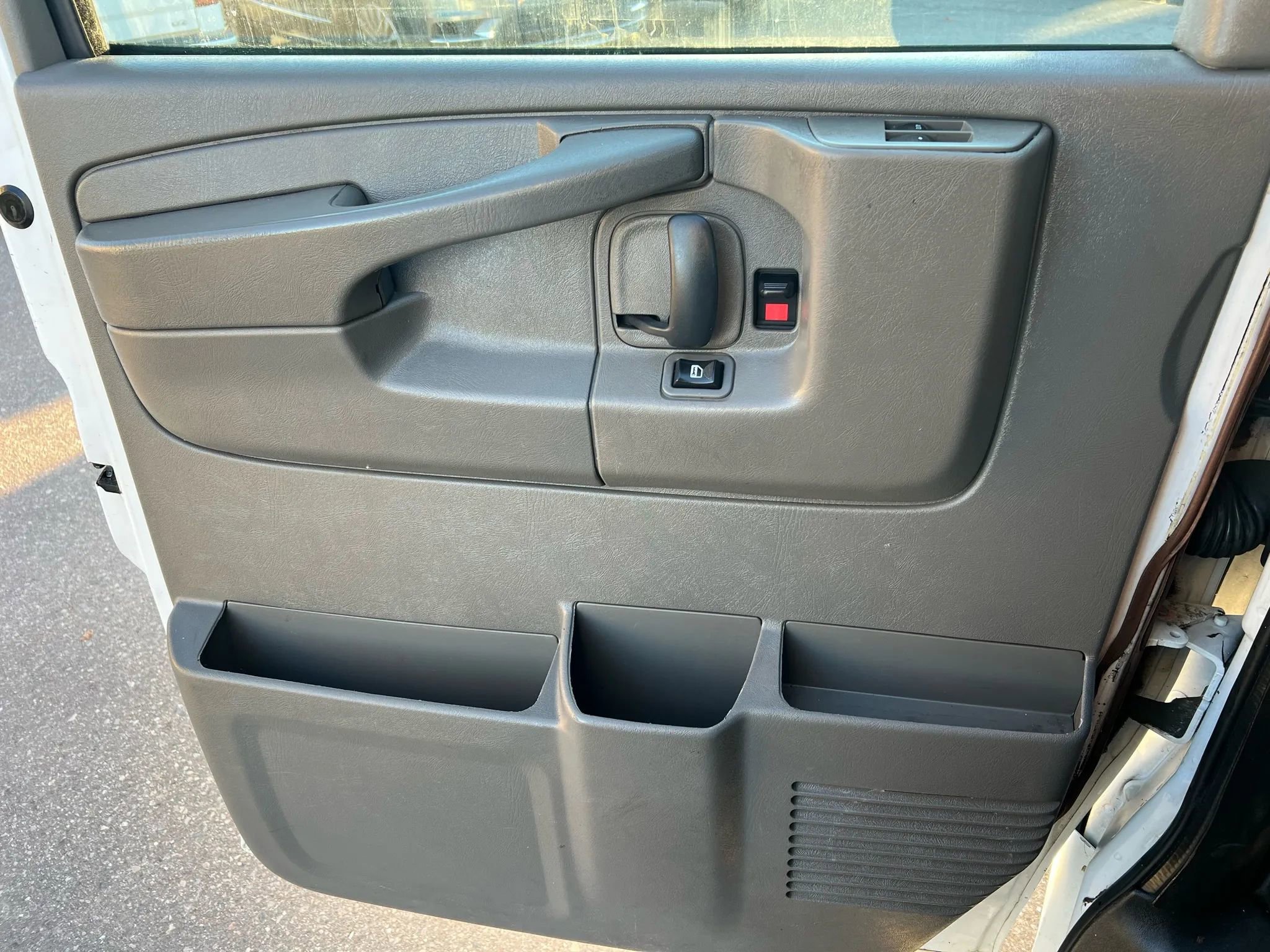 Used 2015 Chevrolet Express 2500 image 31