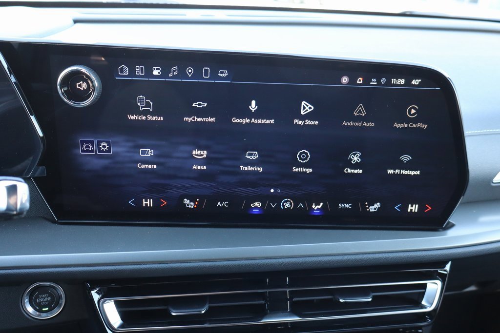 Used 2025 Chevrolet Traverse LT w/ Driver Confidence Package image 9