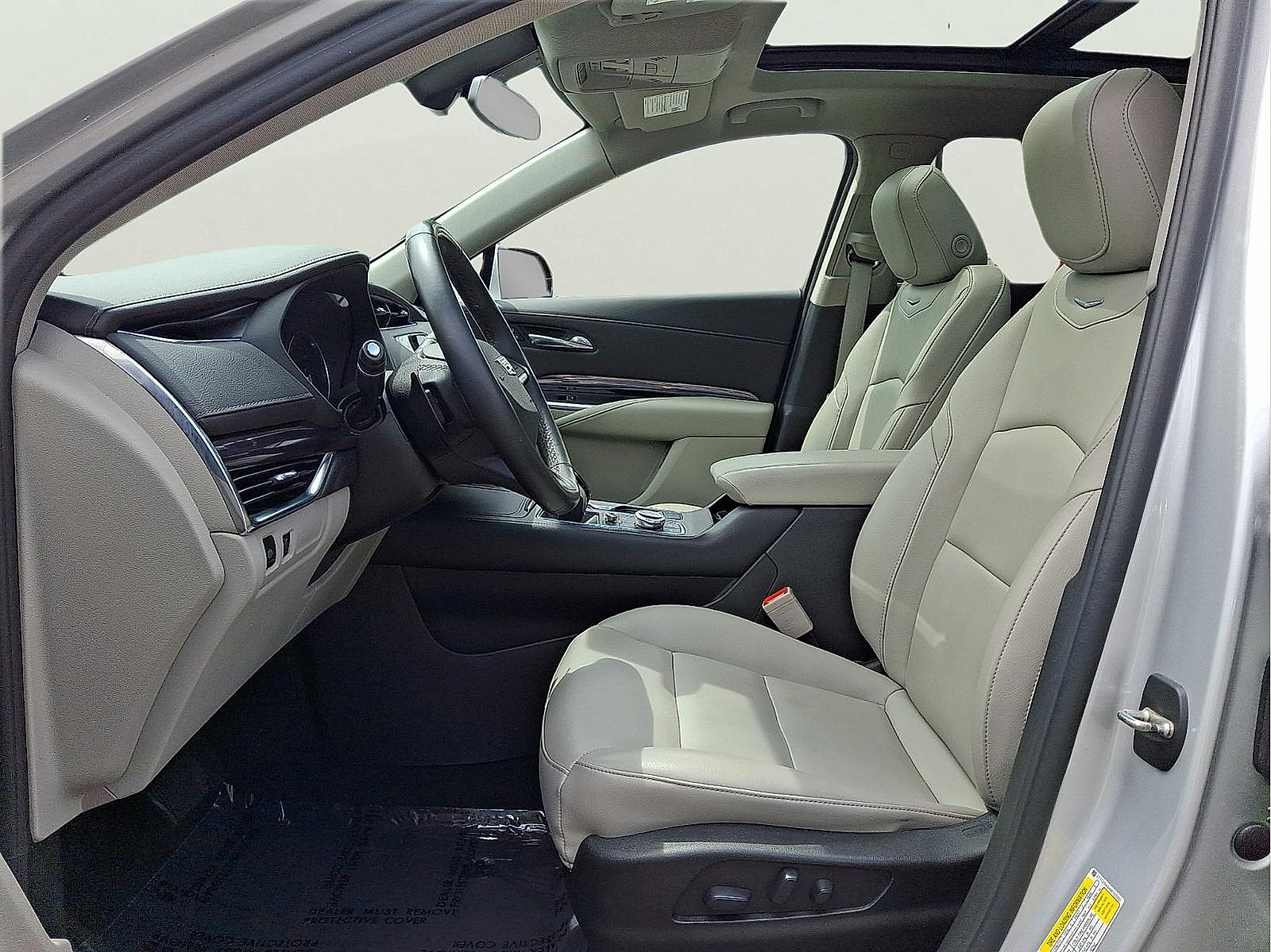Used 2021 Cadillac XT4 Luxury w/ Cold Weather Package AWD/4WD image 12