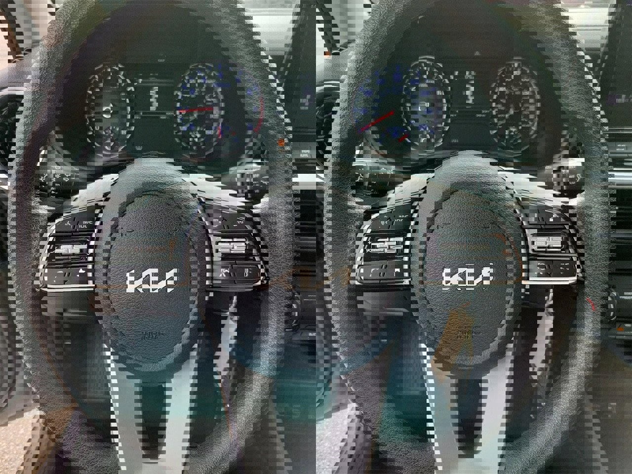 Used 2024 Kia Forte LXS image 17