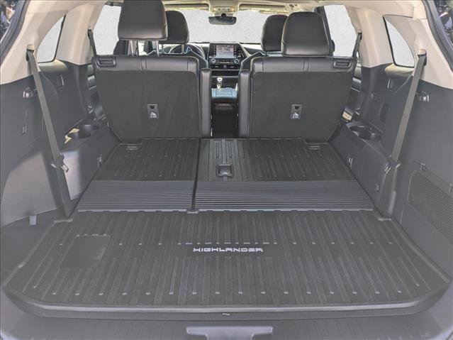 Used 2021 Toyota Highlander XLE FWD image 6