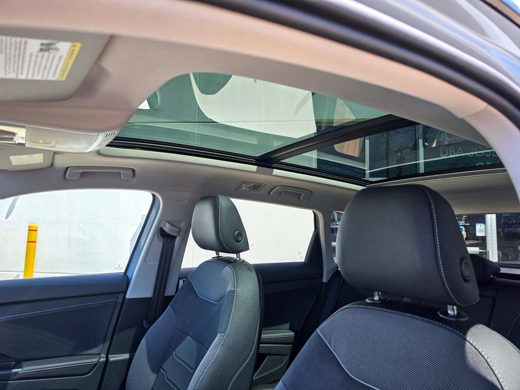 New 2026 Volkswagen Taos SE AWD/4WD image 12