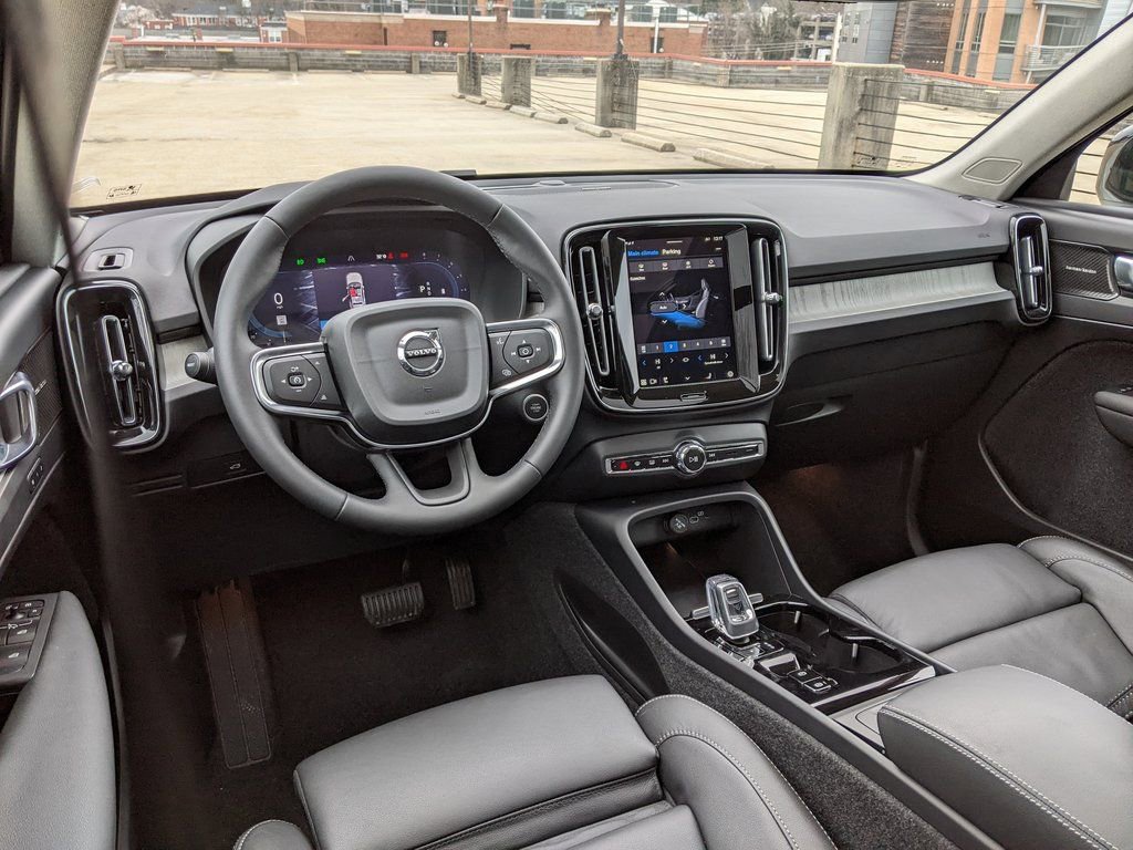 Certified 2025 Volvo XC40 B5 Ultra w/ Climate Package image 12