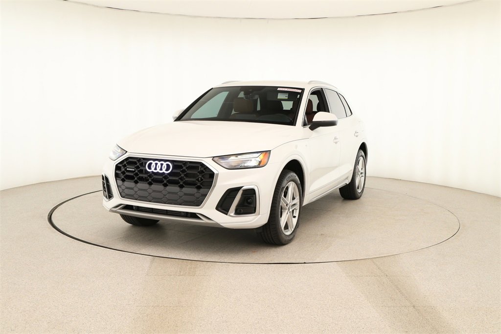 Used 2024 Audi Q5 e Premium w/ Convenience Package image 12