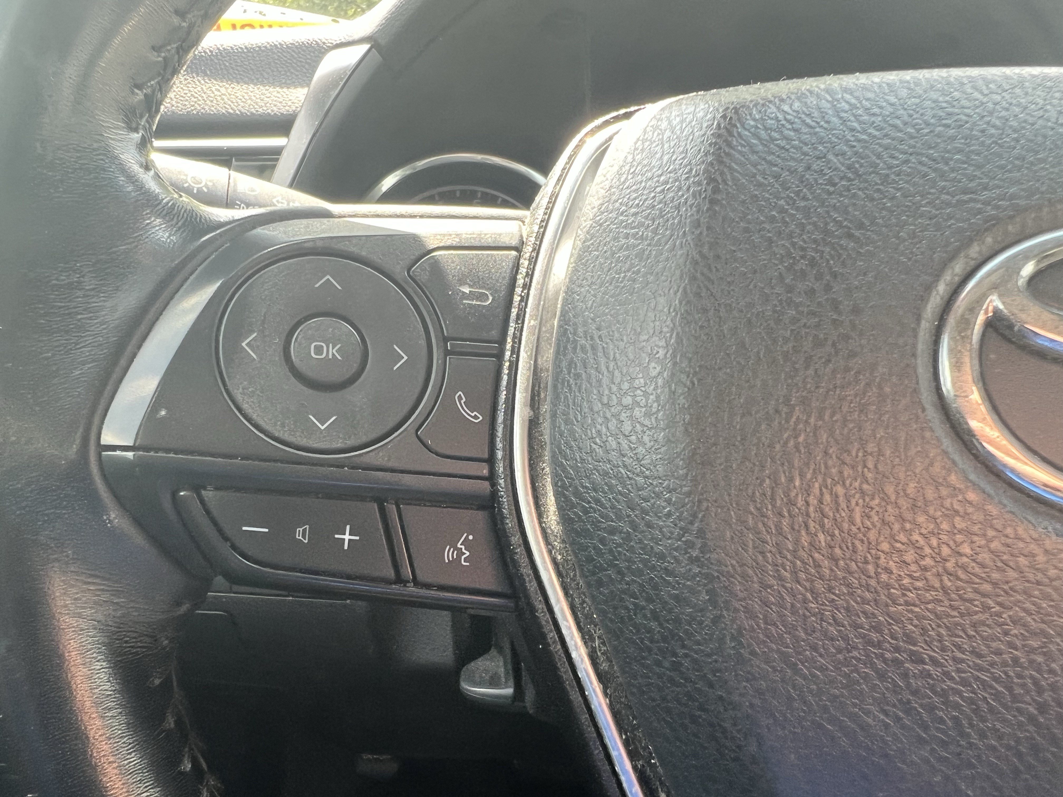 Used 2019 Toyota Camry SE FWD image 19