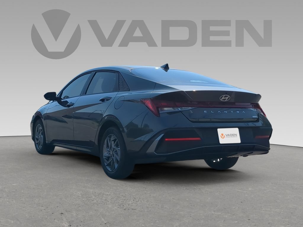 Used 2024 Hyundai Elantra Blue FWD image 22