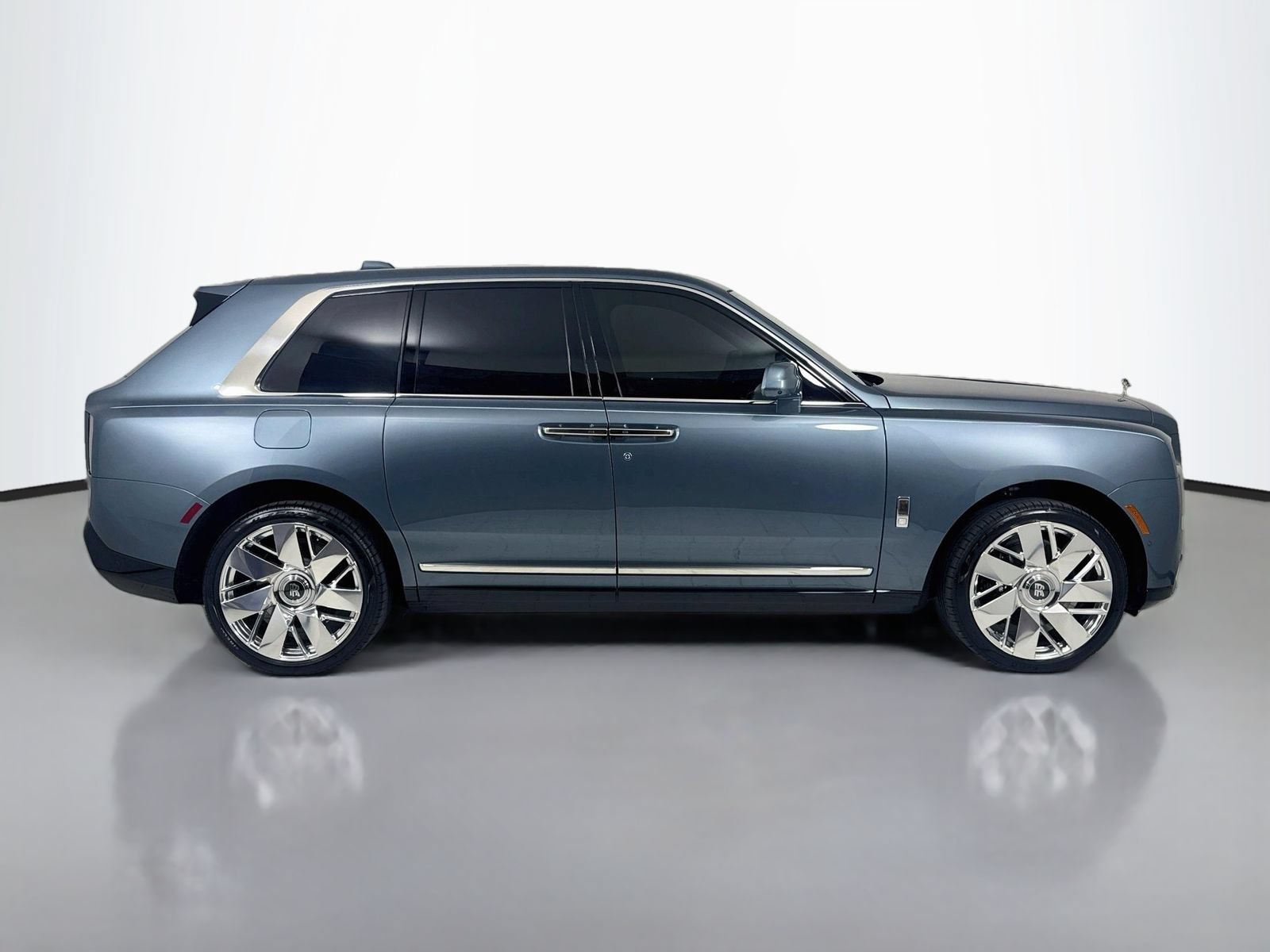 Certified 2026 Rolls-Royce Cullinan AWD/4WD image 9